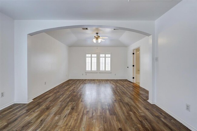 Building Photo - 1144 W 25th St