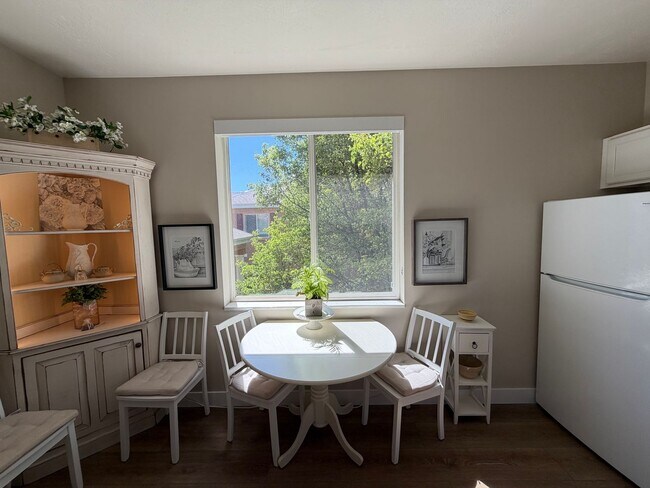 Building Photo - Charming 55+ Condo with Indoor Pool & Mountain Views in American Fork