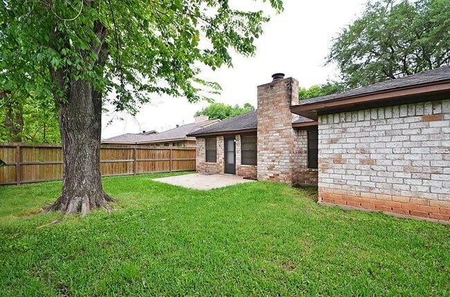 Building Photo - 3130 Frontier Dr