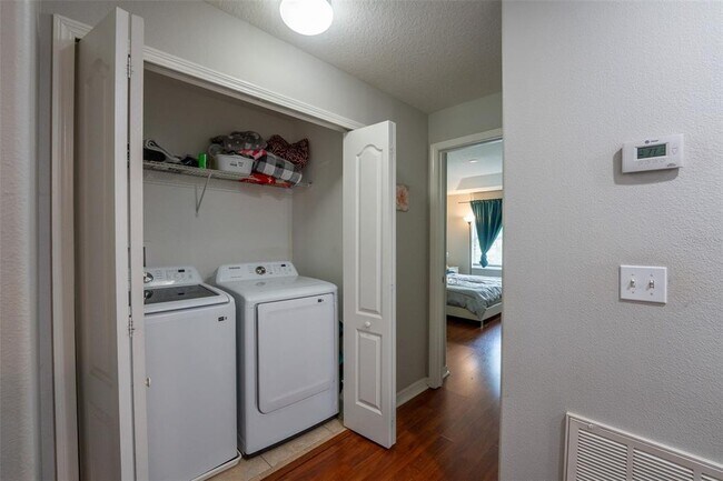 Building Photo - 11191 Savannah Landing Cir