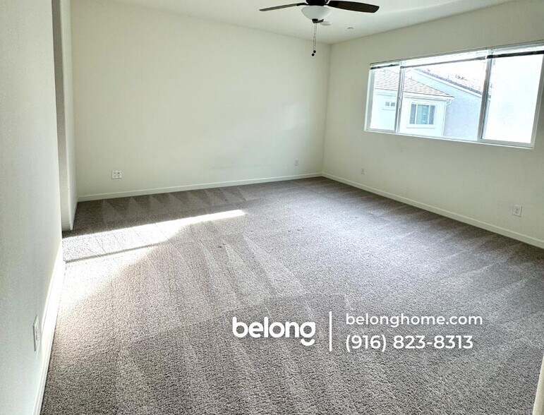 Building Photo - 1648 Chanticleer Ln