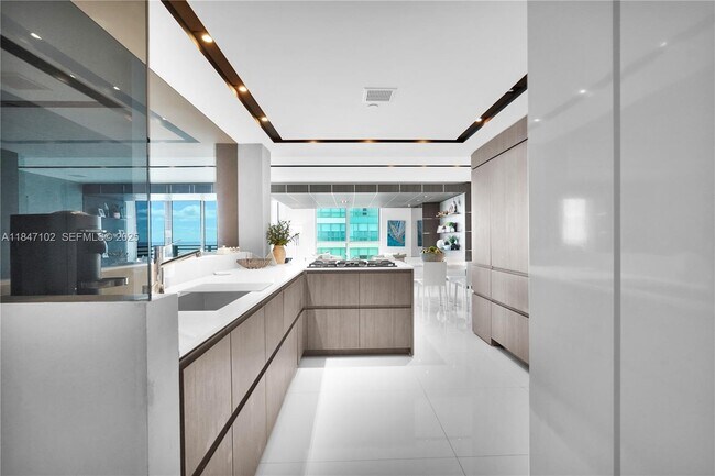 Building Photo - 3535 S Ocean Dr