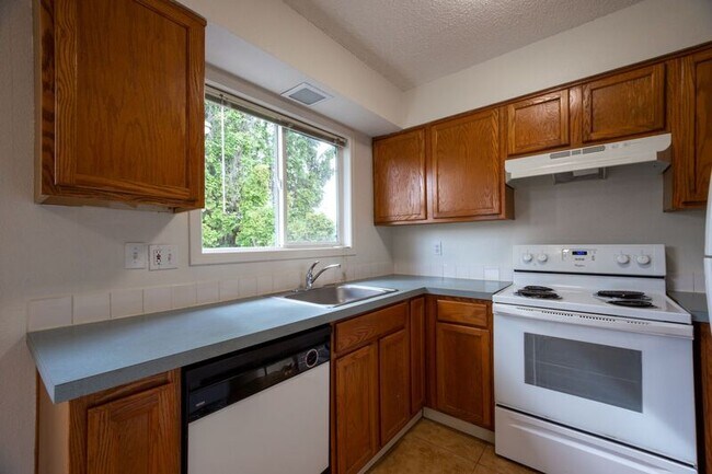 Primary Photo - 13283 SE Oatfield Rd