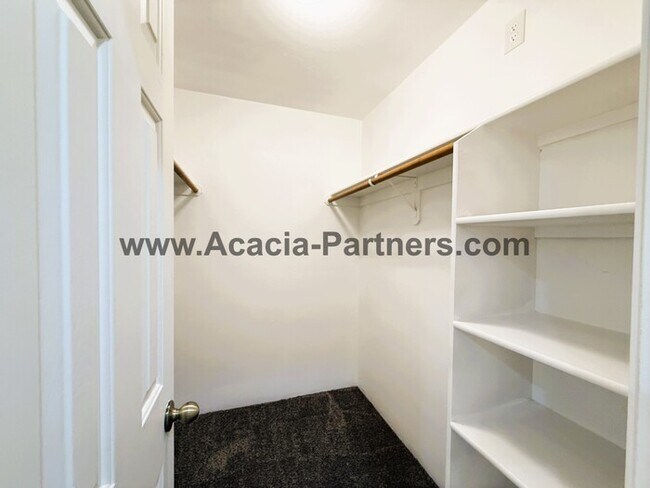 Building Photo - Three bedroom home in Barrio Central