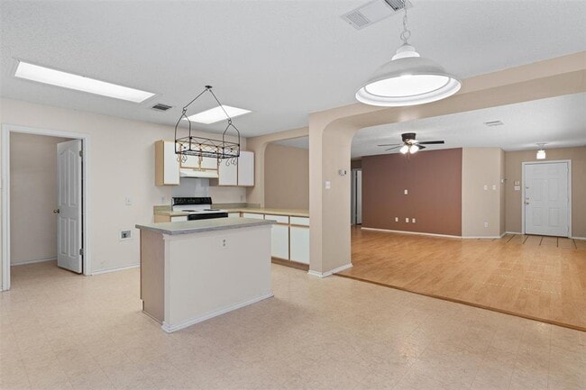 Building Photo - 1353 Lakeside Loop