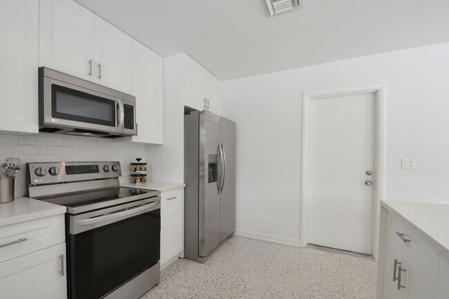 Building Photo - 1171 Bimini Ln