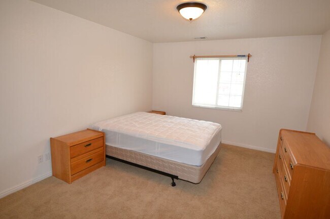 Building Photo - 146 W 1230 N