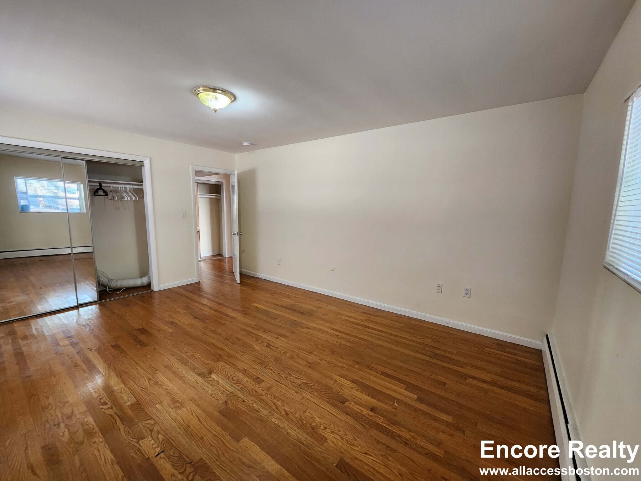 Building Photo - 34 Gardner St