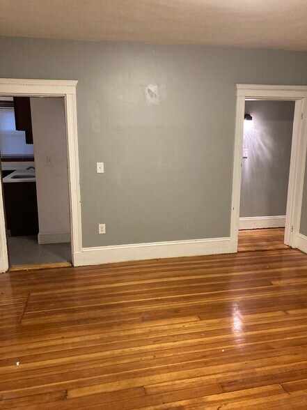 Building Photo - 98 Topliff St
