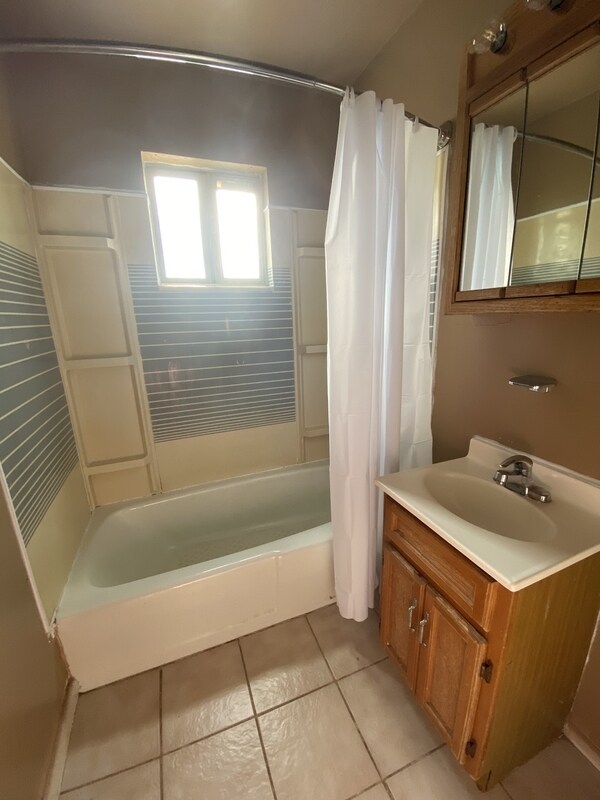 Building Photo - 267 W 500 N