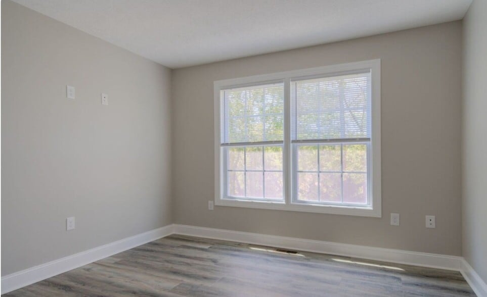 Building Photo - 335 Twisted Oak Dr NW