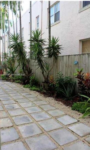 Building Photo - 610 8th St