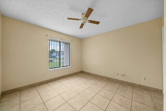 Building Photo - 7750 Betty Louise Dr