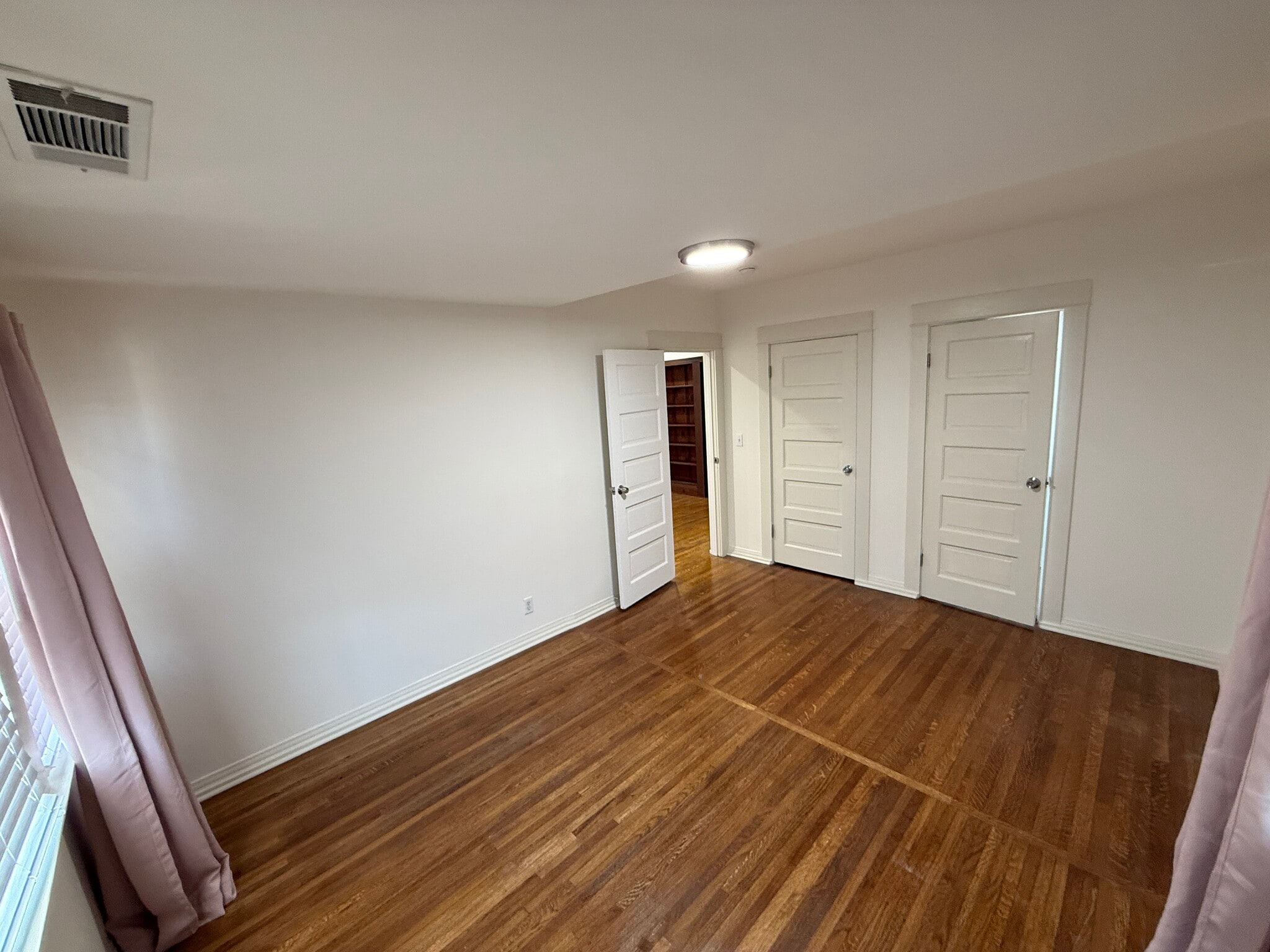 Building Photo - 1493 W 47th St