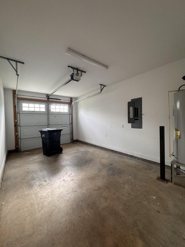 Building Photo - Inquire today on how to get FREE rent!