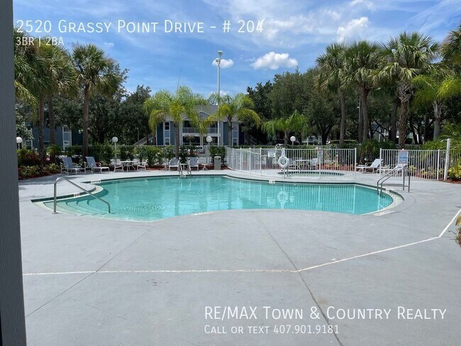 Building Photo - Lake Mary Waterfront Condo