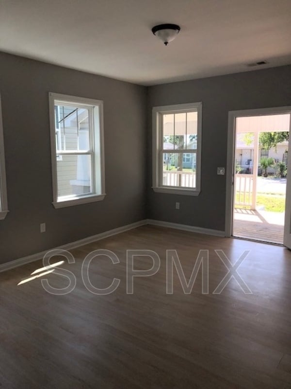 Building Photo - 1814 Dayton St