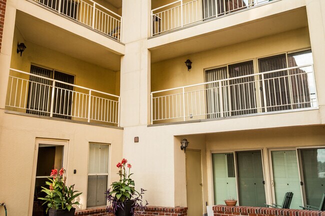 View of condo unit from courtyard - 960 Fell St