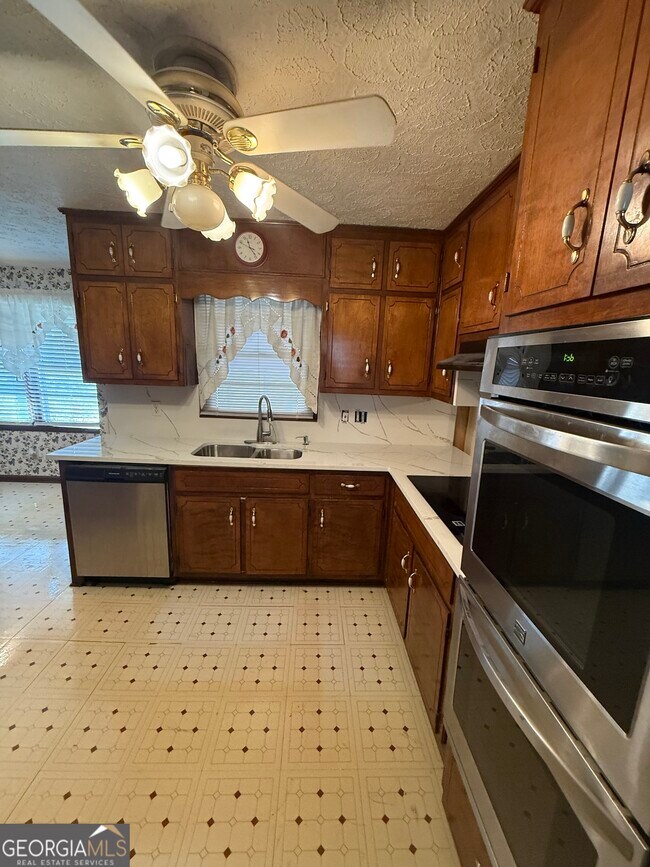 Building Photo - 110 Otelia Ln