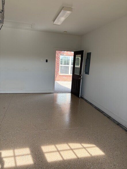 Building Photo - 108 Bellingdon Dr