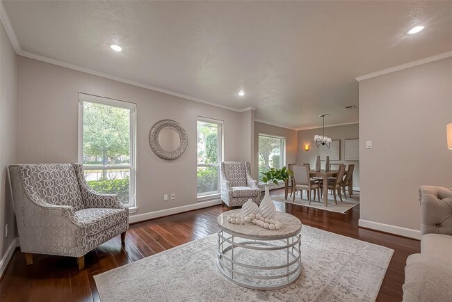 Building Photo - 10118 Briar Forest Dr