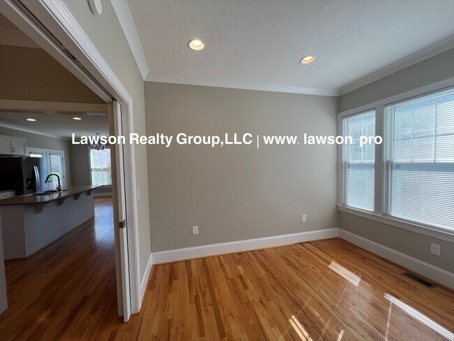 Building Photo - Upscale Three Bedroom in Colonial Green with Garage