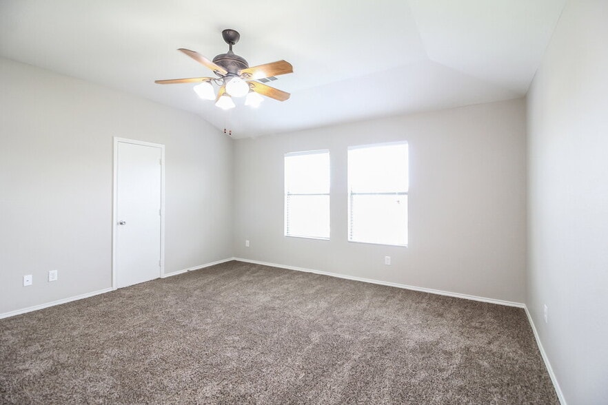 Building Photo - 808 Forest Grove Ln