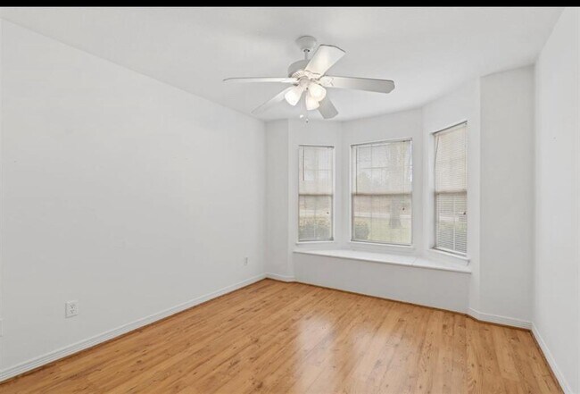 Building Photo - 467 Pinnacle