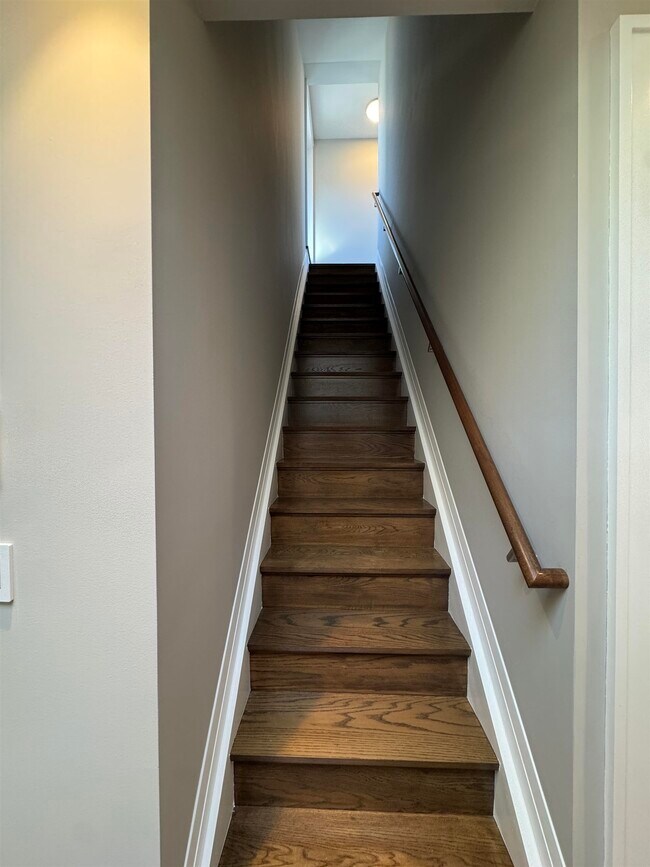 Building Photo - 16 Bright St