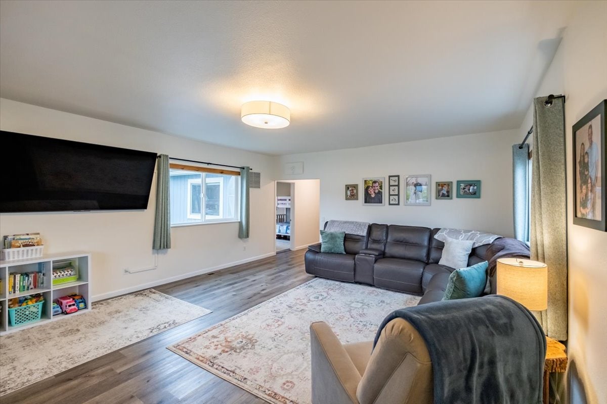 Building Photo - 365 S 15th St