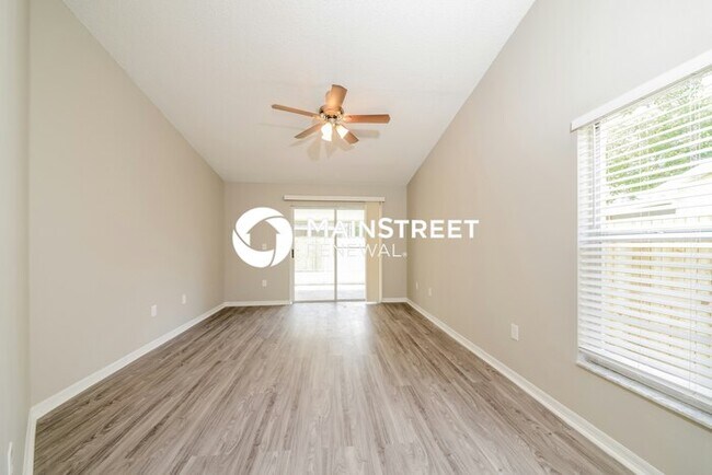 Building Photo - 4 Bedroom Pet-Friendly Home in Brandon, FL with Main Street Renewal
