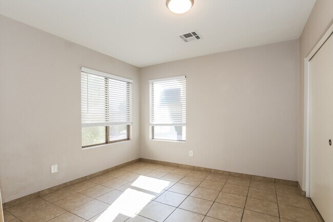 Building Photo - 13926 N 150th Ln