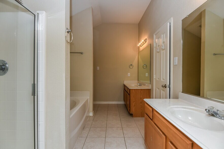 Building Photo - 3912 Big Thicket Dr