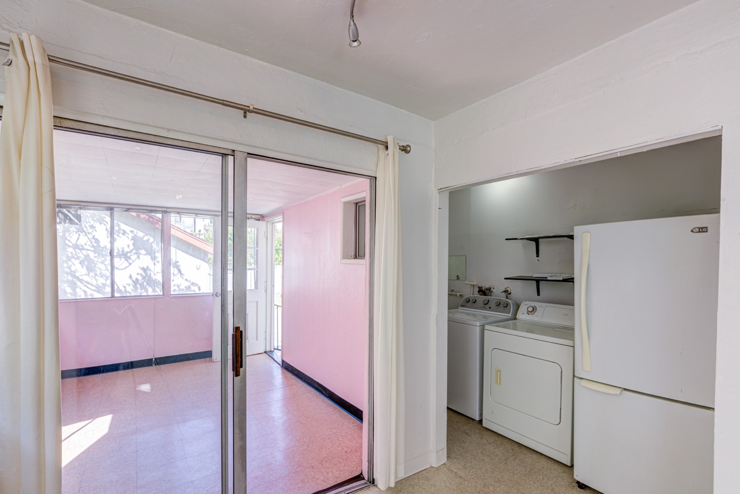 Building Photo - 835 N Ogden Dr