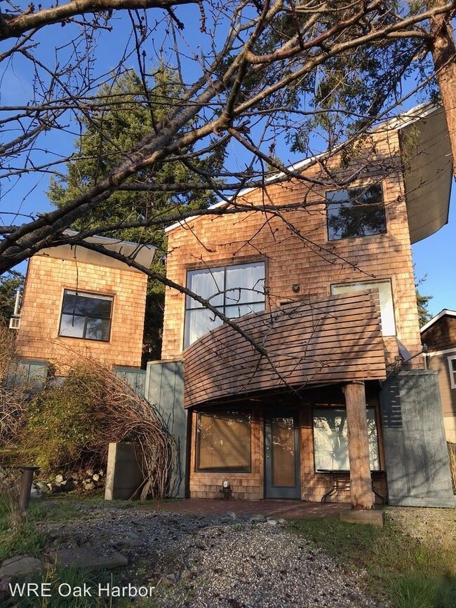 Primary Photo - 1060 S Halsey Dr