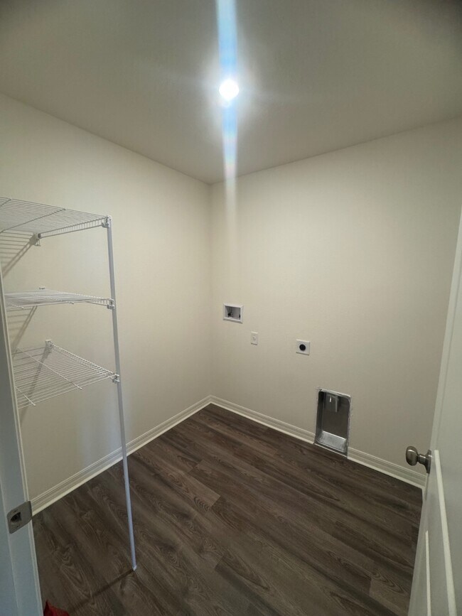 Building Photo - 1848 Grand Ridge St