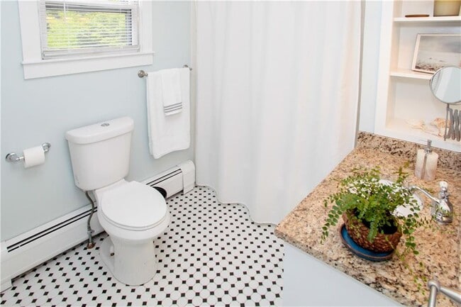 Building Photo - 446 Bellevue Ave