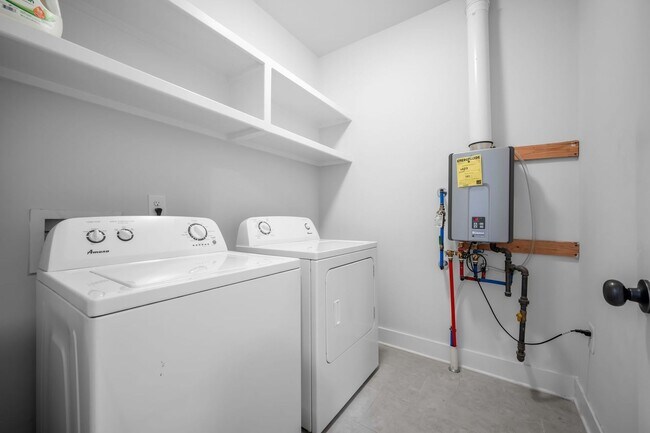 Building Photo - 3-bedroom, 2.5-bath rental home located in Nashville’s vibrant, 12 South!