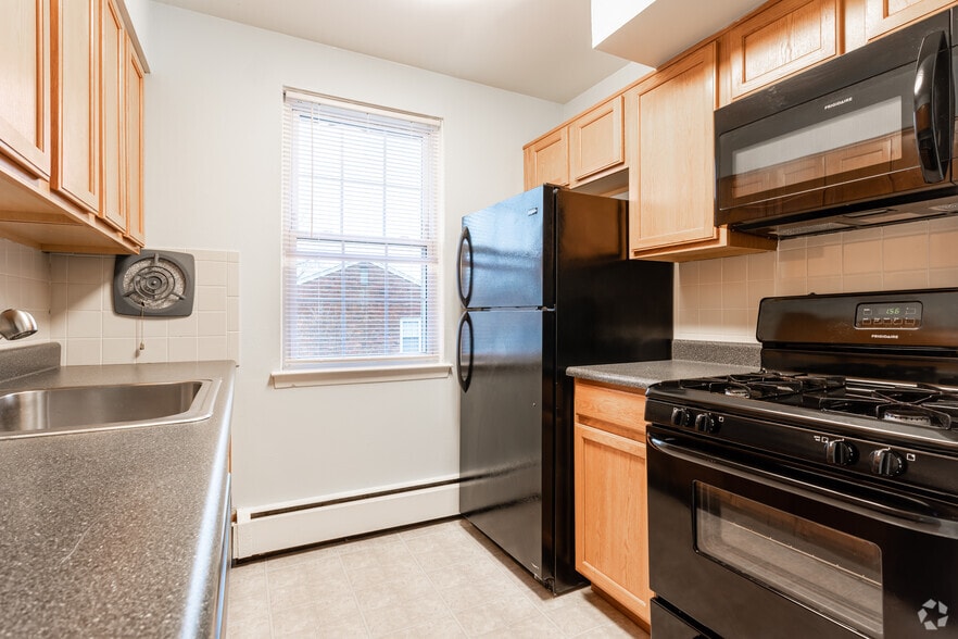 Primary Photo - Bradford Arms Apartments