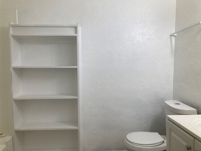 Building Photo - 7201 Hallshire Dr