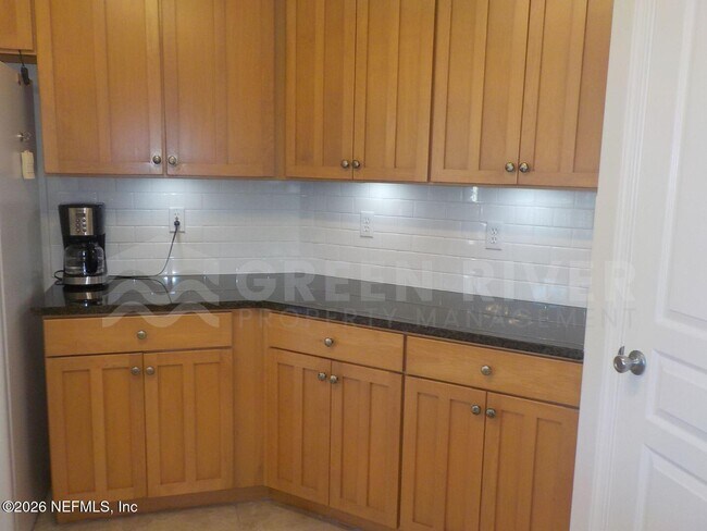 Building Photo - 1761 Oak Grove Dr S