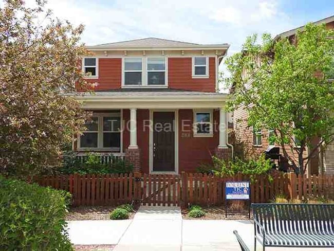 Primary Photo - Fenced Front Yard!