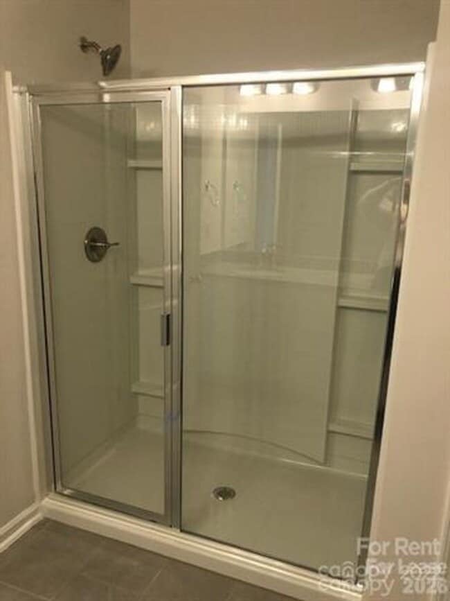 Building Photo - 3 bedroom townhome available now!