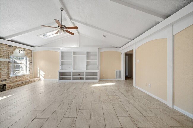 Building Photo - 19218 Enchanted Oaks Dr