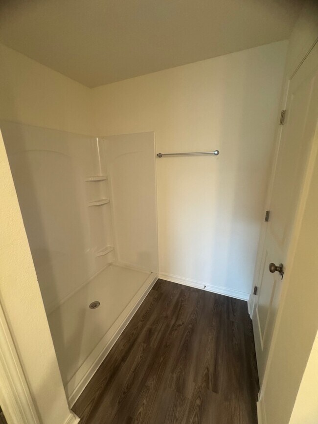 Building Photo - 1848 Grand Ridge St