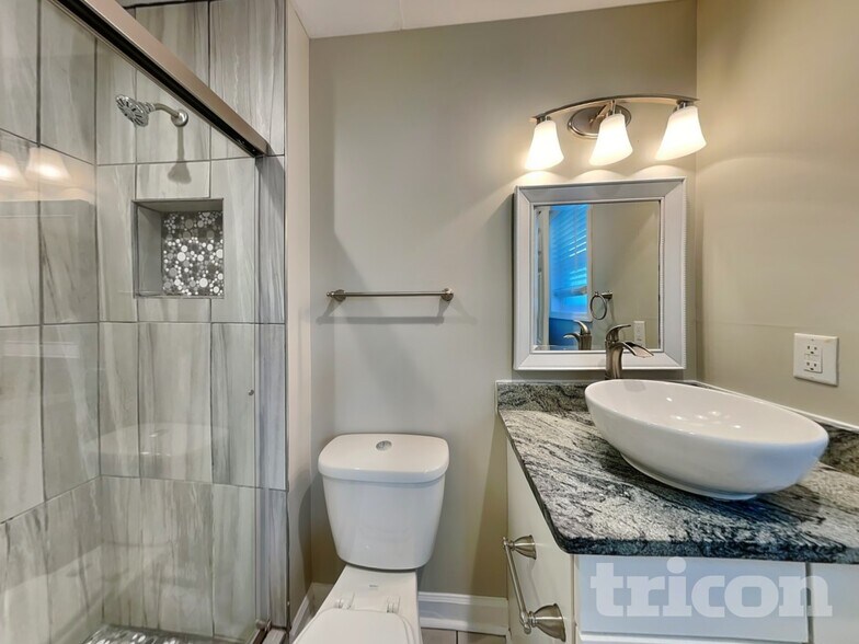 Building Photo - 1026 Chelsea Dr