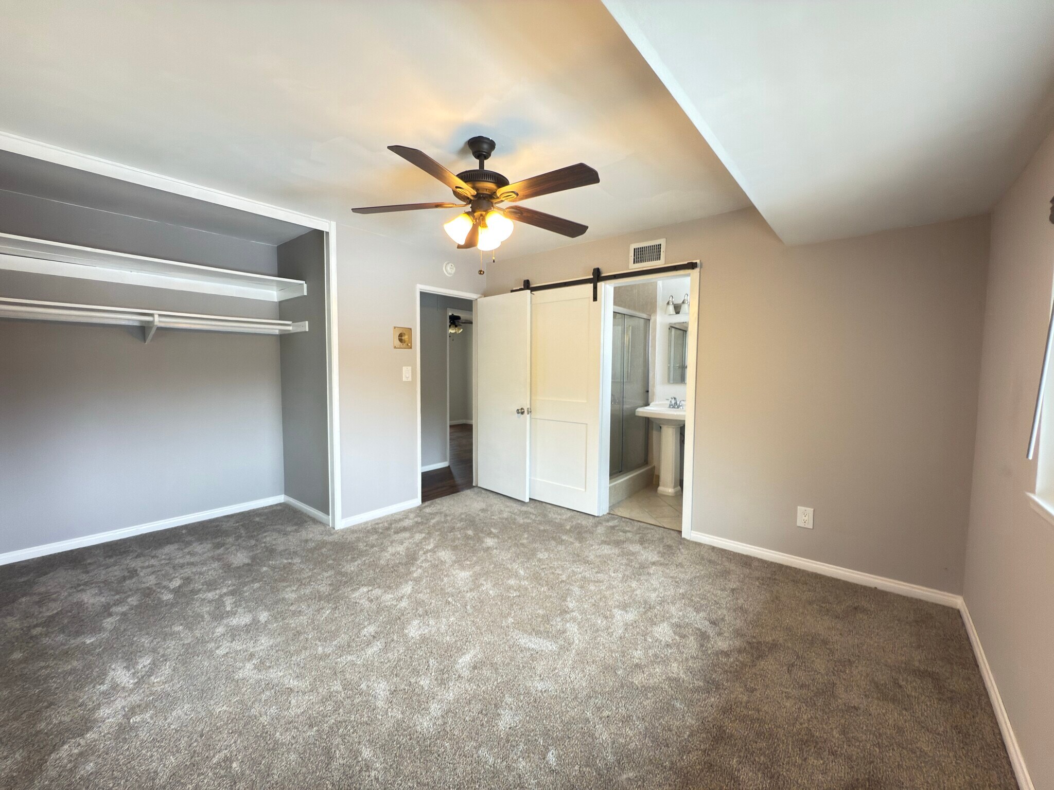 Building Photo - 8151 Beaver Lake Dr