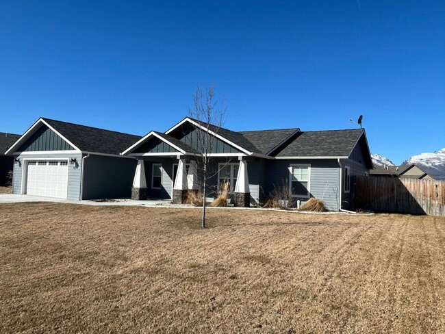 Building Photo - Newer 3 bed 2 bath in Corvallis