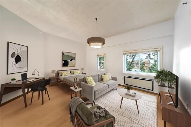 Building Photo - 476 Monmouth St