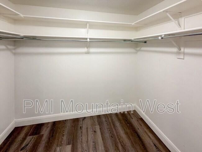Building Photo - 88 S 900 E